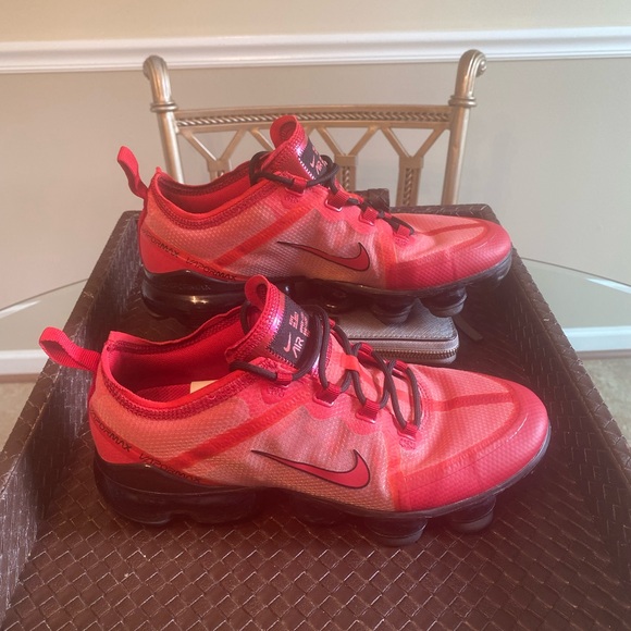 Nike Air VaporMax 2019—-Size 7Y (8.5 womens) - Picture 3 of 13